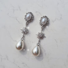 Load image into Gallery viewer, [IU, Kim Sejeong Earrings] Minerva Earrings - Silver version