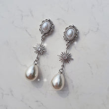 Load image into Gallery viewer, [Kim Sejeong, Oh My Girl Jiho Earrings] Minerva Earrings - Silver version