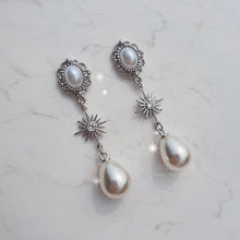 Load image into Gallery viewer, [IU, Kim Sejeong Earrings] Minerva Earrings - Silver version