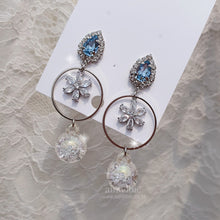 Load image into Gallery viewer, Icy Bloom Earrings - Blue (STAYC Sumin Earings)