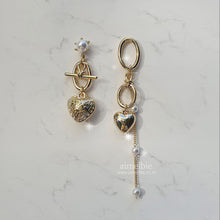Load image into Gallery viewer, Heart and Chain Earrings - Gold