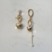 Load image into Gallery viewer, Heart and Chain Earrings - Gold