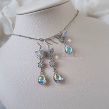 Load image into Gallery viewer, Dreamy Butterfly Semi-Choker Necklace - Rainbow (STAYC Isa, STAYC Seeun, Sejeong Kim, Oh My Girl Jiho Necklace)