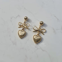 Load image into Gallery viewer, Vintage Gold Heart Earrings (Red Velvet Joy, STAYC Sieun Earrings)