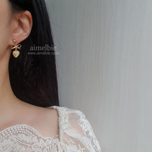 Load image into Gallery viewer, Vintage Gold Heart Earrings (Red Velvet Joy, STAYC Sieun Earrings)