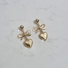 Load image into Gallery viewer, Vintage Gold Heart Earrings (Red Velvet Joy, STAYC Sieun Earrings)