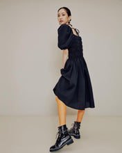 Load image into Gallery viewer, Parisienne Earrings - Black (Han Jihyun, CSR Sua Earrings)