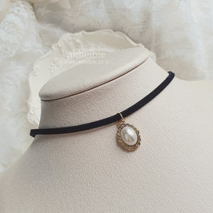 Antique Oval Choker - Pearl (Gold ver.)