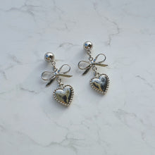 Load image into Gallery viewer, Vintage Silver Heart Earrings