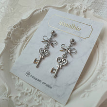 Load image into Gallery viewer, Sweet Silver Key Earrings (LOONA Heejin, Billlie Haruna Earrings)