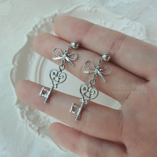 Load image into Gallery viewer, Sweet Silver Key Earrings (LOONA Heejin, Billlie Haruna Earrings)