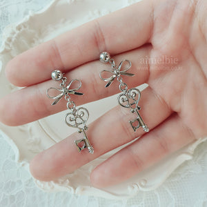 Sweet Silver Key Earrings (LOONA Heejin, Billlie Haruna Earrings)