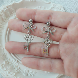 Sweet Silver Key Earrings (LOONA Heejin, Billlie Haruna Earrings)