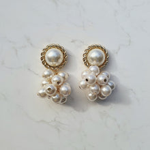 Load image into Gallery viewer, Pearl Bouquet Earrings - Antique ver. (Kep1er Chaehyun Earrings)