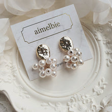 Load image into Gallery viewer, Pearl Bouquet Earrings - Modern ver.