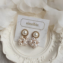 Load image into Gallery viewer, Pearl Bouquet Earrings - Antique ver. (Kep1er Chaehyun Earrings)