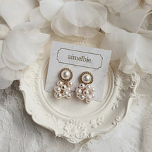 Load image into Gallery viewer, Pearl Bouquet Earrings - Antique ver. (Kep1er Chaehyun Earrings)