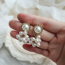 Load image into Gallery viewer, Pearl Bouquet Earrings - Antique ver. (Kep1er Chaehyun Earrings)
