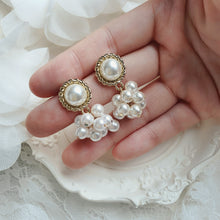 Load image into Gallery viewer, Pearl Bouquet Earrings - Antique ver. (Kep1er Chaehyun Earrings)