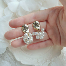 Load image into Gallery viewer, Pearl Bouquet Earrings - Modern ver.