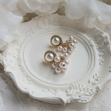 Load image into Gallery viewer, Pearl Bouquet Earrings - Antique ver. (Kep1er Chaehyun Earrings)