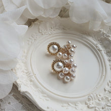 Load image into Gallery viewer, Pearl Bouquet Earrings - Antique ver. (Kep1er Chaehyun Earrings)