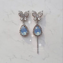 Load image into Gallery viewer, Soft Blue Butterfly Earrings (Girl&#39;s Generation Sunny Earrings)