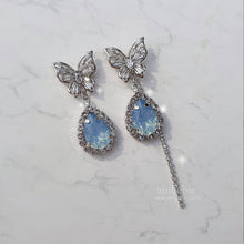 Load image into Gallery viewer, Soft Blue Butterfly Earrings (Girl&#39;s Generation Sunny Earrings)