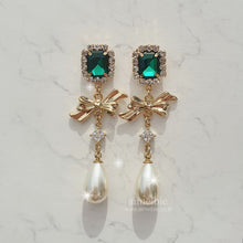 Load image into Gallery viewer, Emerald Royal Ribbon Earrings (TWICE Dahyun Earrings)