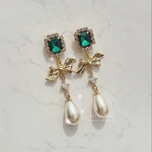 Load image into Gallery viewer, Emerald Royal Ribbon Earrings (TWICE Dahyun Earrings)