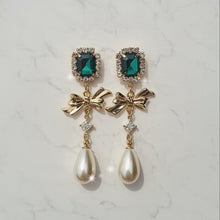 Load image into Gallery viewer, Emerald Royal Ribbon Earrings (TWICE Dahyun Earrings)