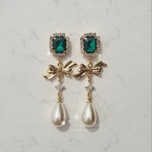 Load image into Gallery viewer, Emerald Royal Ribbon Earrings (TWICE Dahyun Earrings)