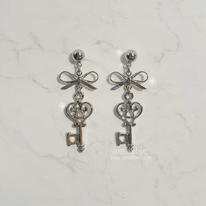 Sweet Silver Key Earrings (LOONA Heejin, Billlie Haruna Earrings)