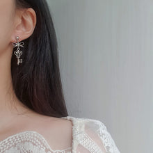 Load image into Gallery viewer, Sweet Silver Key Earrings (LOONA Heejin, Billlie Haruna Earrings)