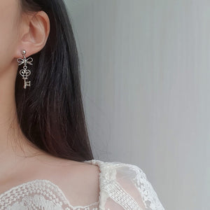 Sweet Silver Key Earrings (LOONA Heejin, Billlie Haruna Earrings)