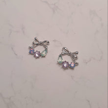 Load image into Gallery viewer, Petit Ribbon Wreath Earrings - Silver