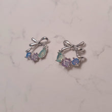 Load image into Gallery viewer, Petit Ribbon Wreath Earrings - Silver