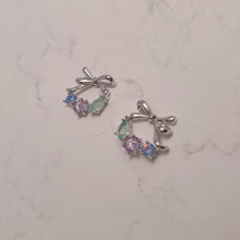 Load image into Gallery viewer, Petit Ribbon Wreath Earrings - Silver