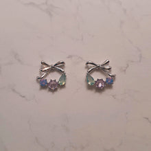 Load image into Gallery viewer, Petit Ribbon Wreath Earrings - Silver