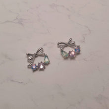 Load image into Gallery viewer, Petit Ribbon Wreath Earrings - Silver
