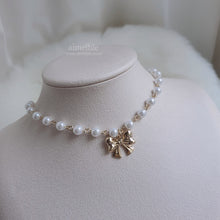 Load image into Gallery viewer, Adorable Ribbon Pearl Choker - Gold ver. (Billlie Sheon Necklace)