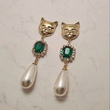 Load image into Gallery viewer, Melbie The Cat Series - Emerald Square and Pearls Earrings
