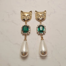 Load image into Gallery viewer, Melbie The Cat Series - Emerald Square and Pearls Earrings