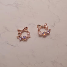 Load image into Gallery viewer, Petit Ribbon Wreath Earrings - Rosegold
