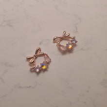 Load image into Gallery viewer, Petit Ribbon Wreath Earrings - Rosegold