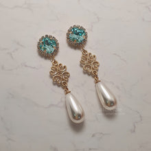 Load image into Gallery viewer, Aquamarine Princess Earrings