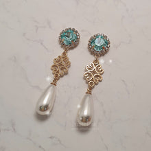 Load image into Gallery viewer, Aquamarine Princess Earrings