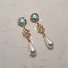 Load image into Gallery viewer, Aquamarine Princess Earrings