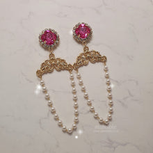 Load image into Gallery viewer, Fuchsia Queen Earrings