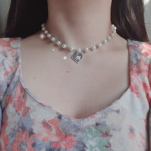 Load image into Gallery viewer, Baby Angel Pearl Choker - Silver ver. (Choi Yena Necklace)